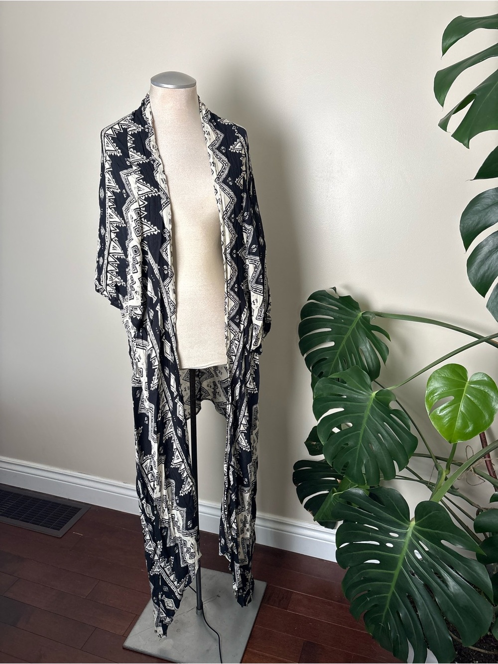 Black and Cream Geometric Duster Cardigan